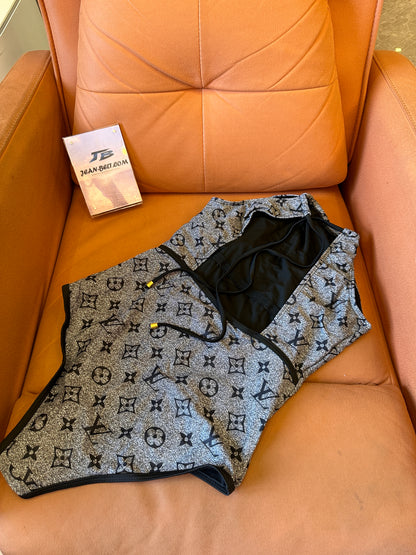 Traje de baño bikini con círculos plateados de Chanel