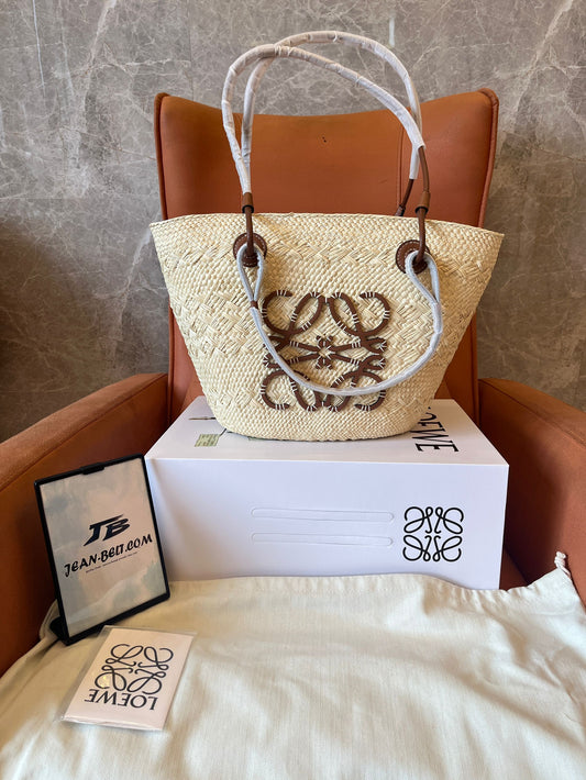 Bolsa Loewe em palmeira iraca e couro de bezerro