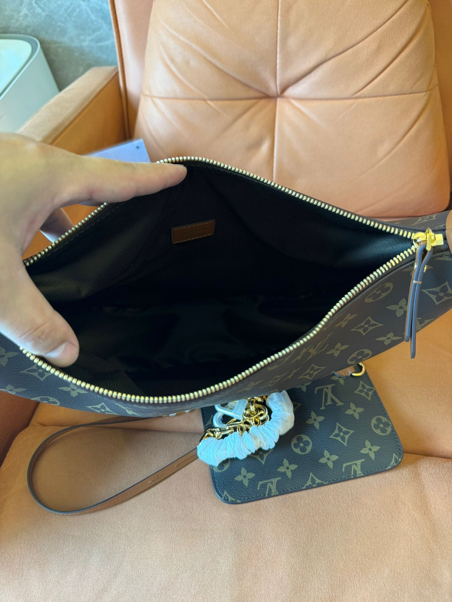 Bolsa hobo com alça Louis Vuitton