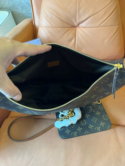 Bolsa hobo com alça Louis Vuitton