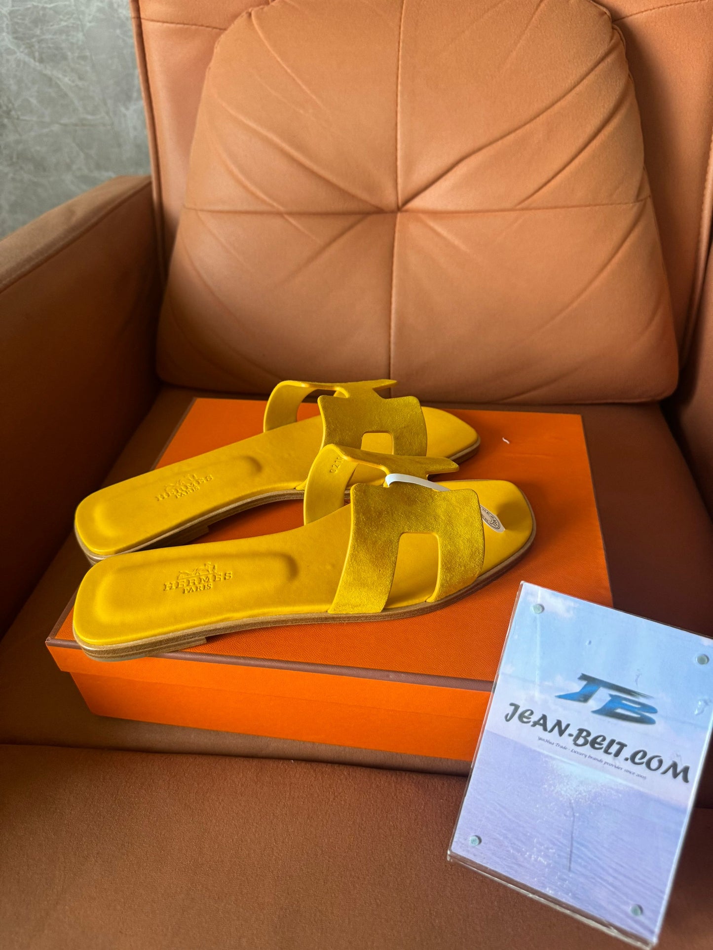 Chinelos Hermès sandália laranja topázio camurça couro amarelo