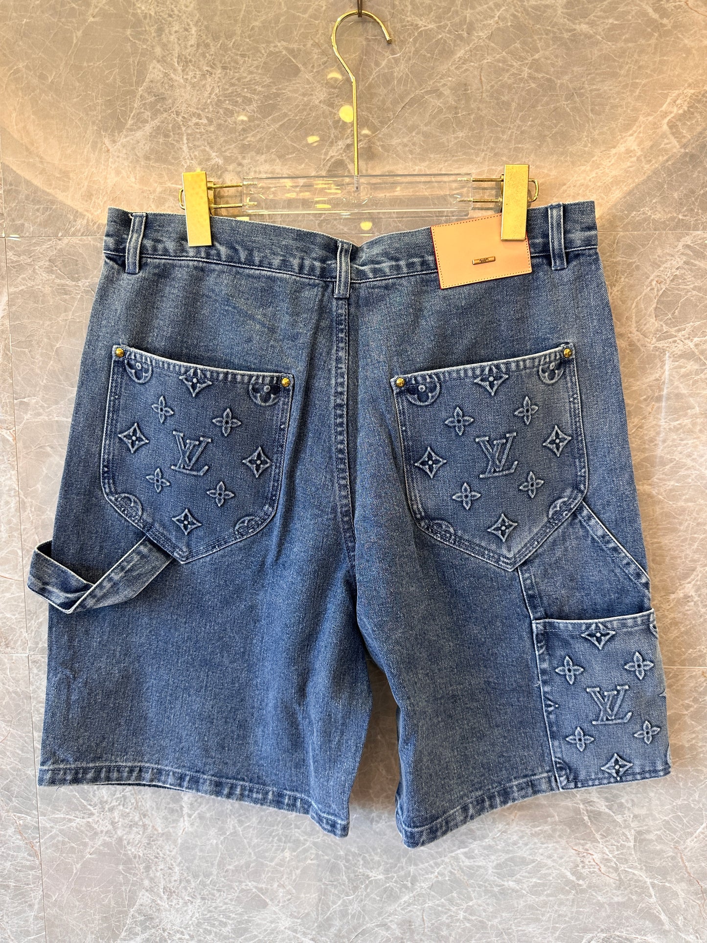 Shorts vaqueros con relieve de Louis Vuitton para unisex