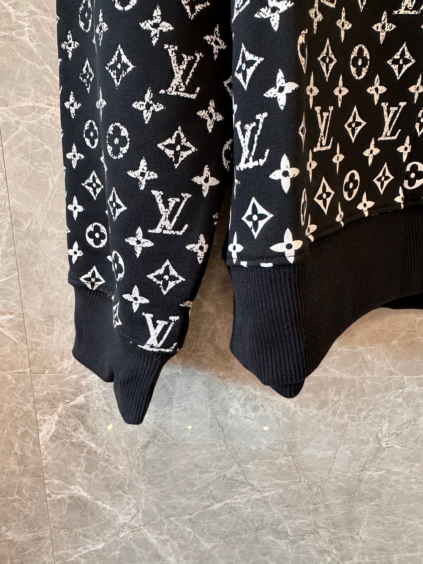Sudadera con capucha de punto degradado con monograma de Louis Vuitton en negro