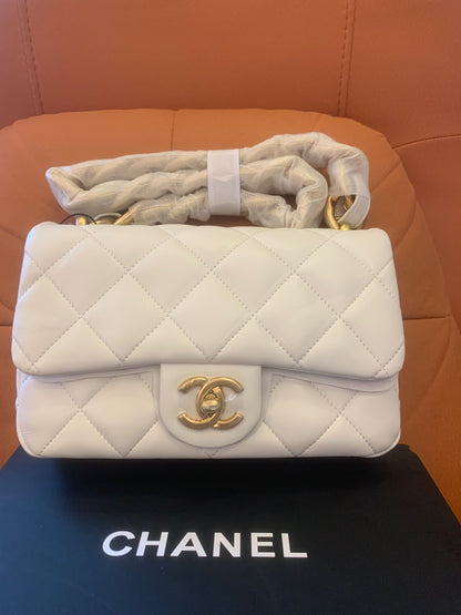 Bolso mini con solapa Chanel CF Classic en oro blanco