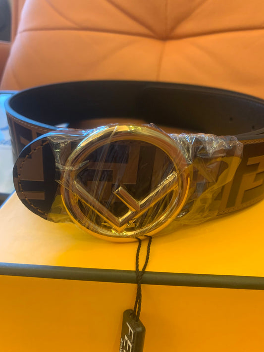 Cinturón de piel con motivo FF de Fendi y hebilla con el logotipo FF dorado