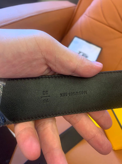 Cinturón de piel con motivo FF de Fendi y hebilla con el logotipo FF dorado