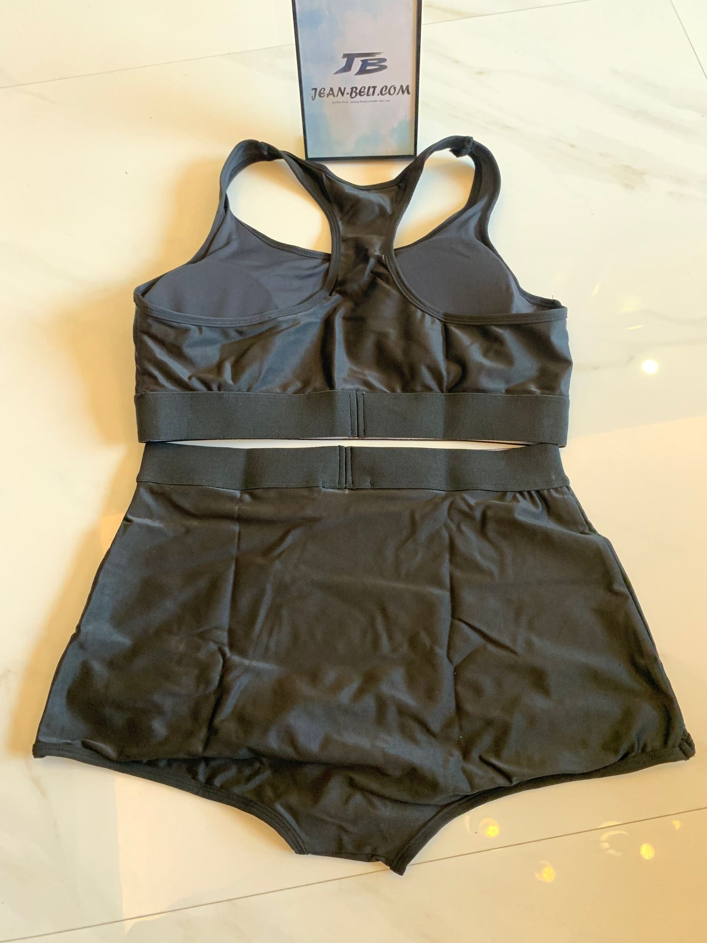 Conjunto de baño con logotipo negro de Balenciaga para mujer: top de espalda cruzada y shorts de baño