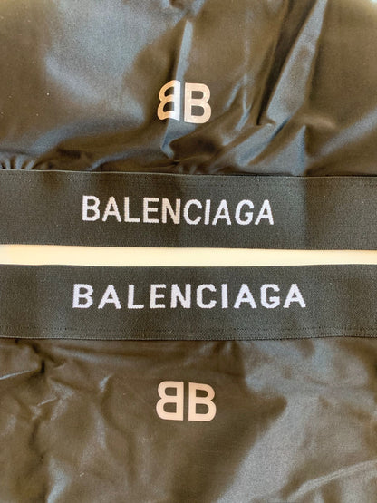 Conjunto de baño con logotipo negro de Balenciaga para mujer: top de espalda cruzada y shorts de baño