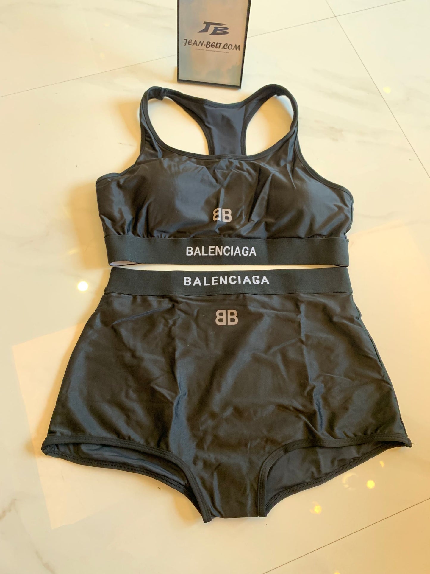 Conjunto de baño con logotipo negro de Balenciaga para mujer: top de espalda cruzada y shorts de baño