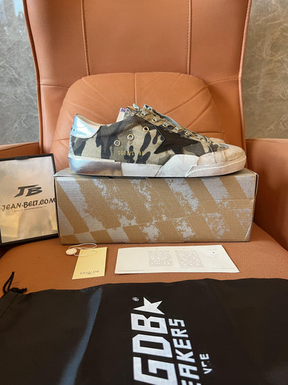 Tênis camuflados Golden Goose Superstar de cano baixo