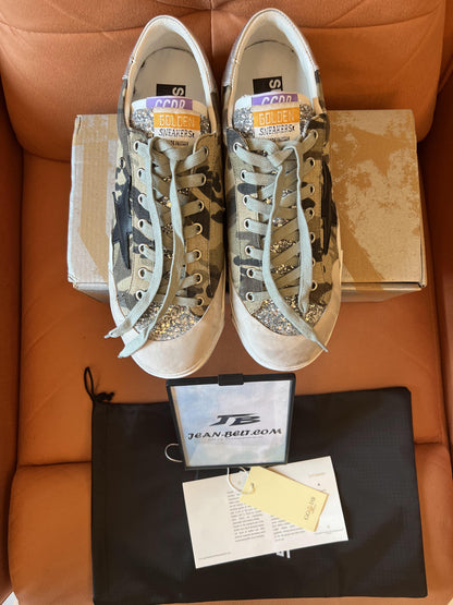 Tênis camuflados Golden Goose Superstar de cano baixo