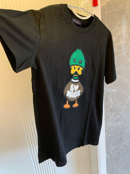 Camiseta negra con parche de pato "LV Made" de Louis Vuitton