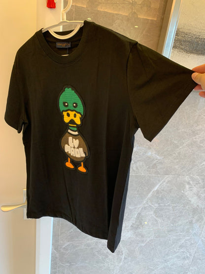 Camiseta negra con parche de pato "LV Made" de Louis Vuitton