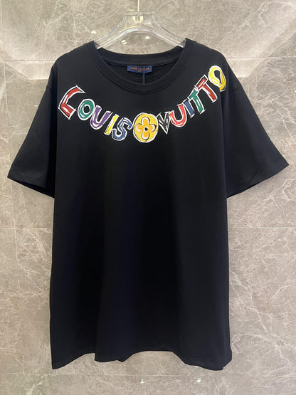 Camiseta Louis Vuitton com logotipo grafite preto