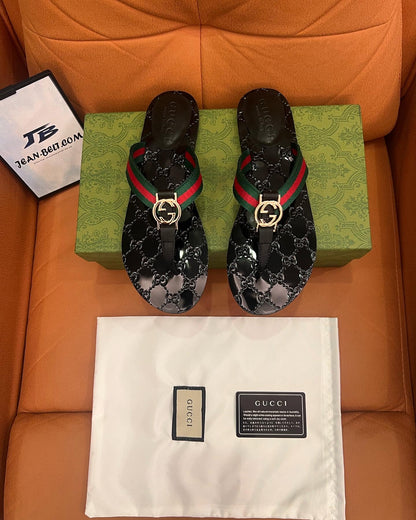 Chanclas Gucci GG Web de charol negro