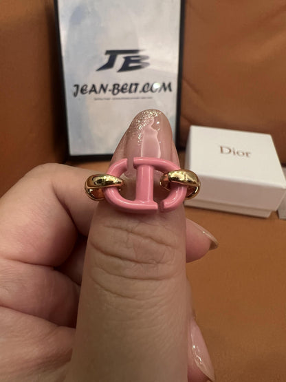 Anel Dior CD em esmalte rosa e tom dourado
