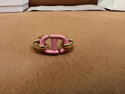 Anel Dior CD em esmalte rosa e tom dourado