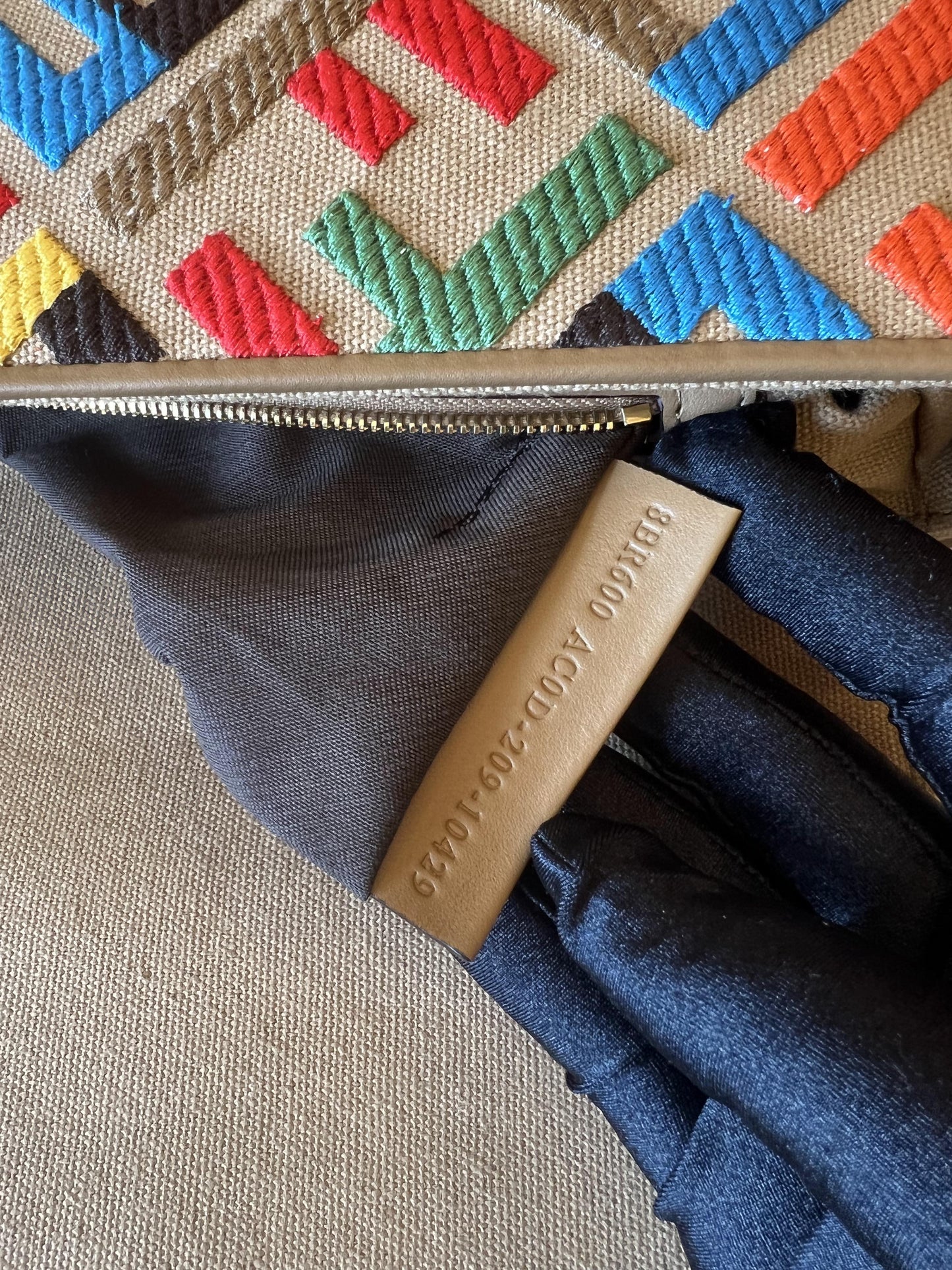 Bolso de mano Fendi baguette bordado en color limitado