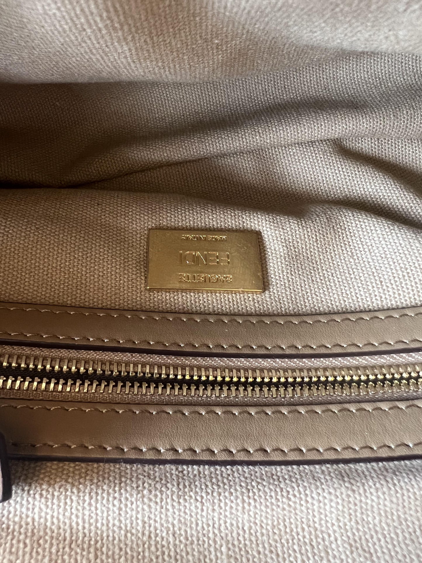 Bolso de mano Fendi baguette bordado en color limitado