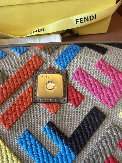 Bolso de mano Fendi baguette bordado en color limitado