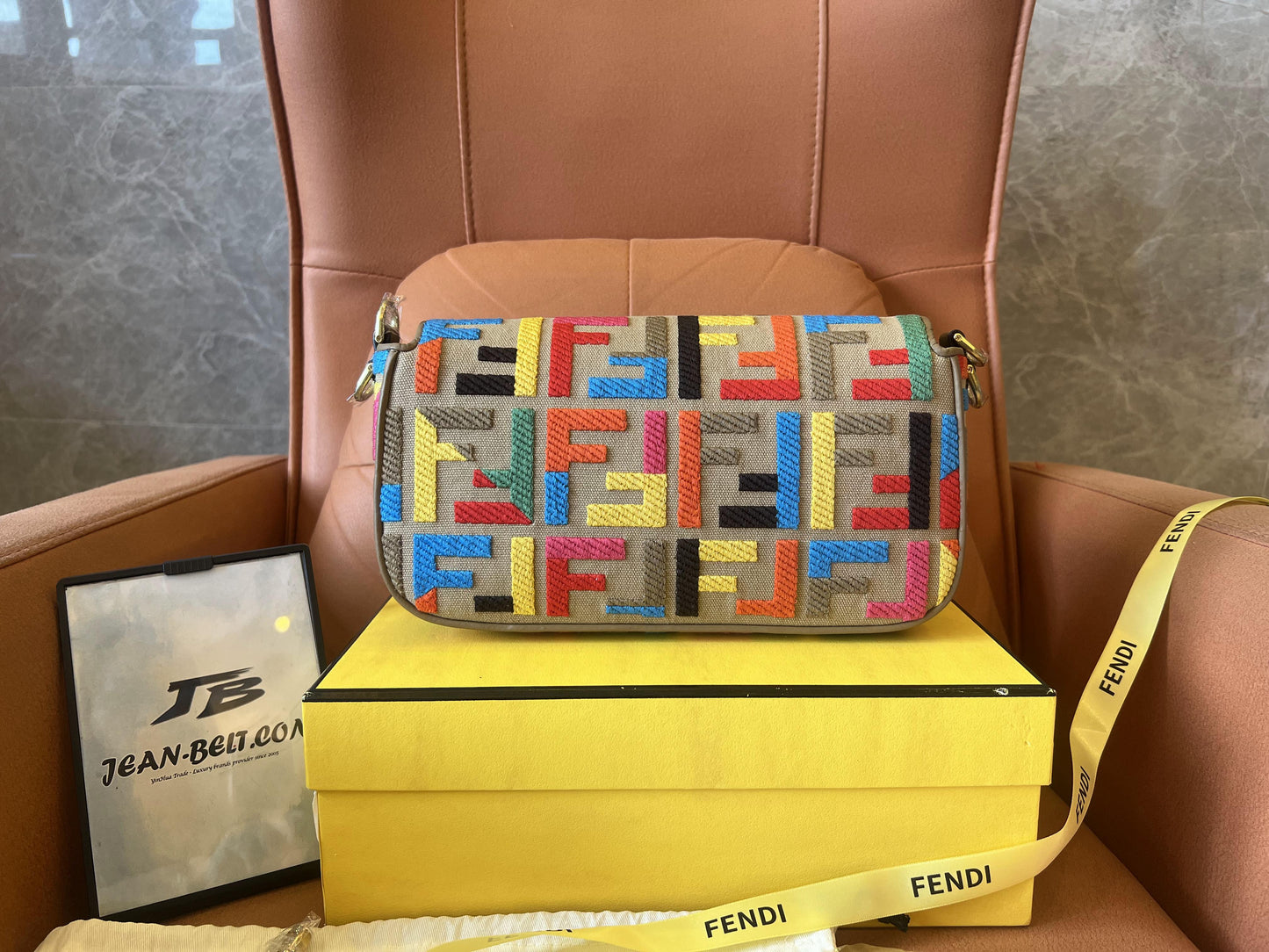 Bolso de mano Fendi baguette bordado en color limitado
