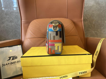 Bolso de mano Fendi baguette bordado en color limitado