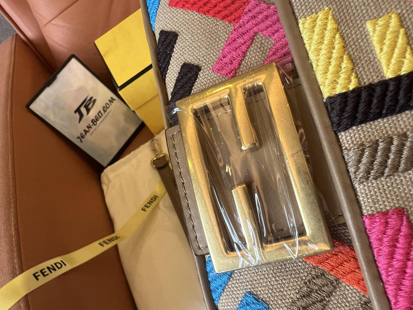Bolso de mano Fendi baguette bordado en color limitado