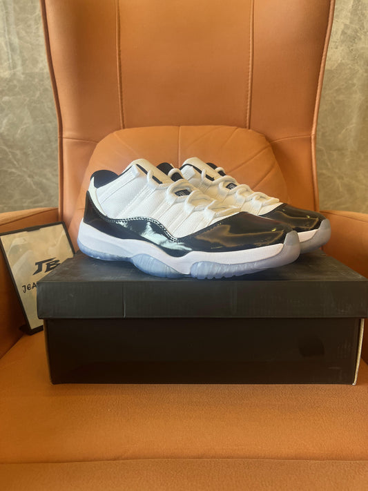 Air Jordan 11 Retro Low Concord
