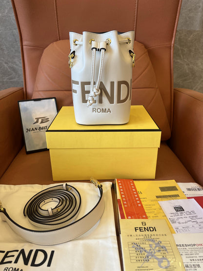 Sac à main mon trésor Fendi nude crème