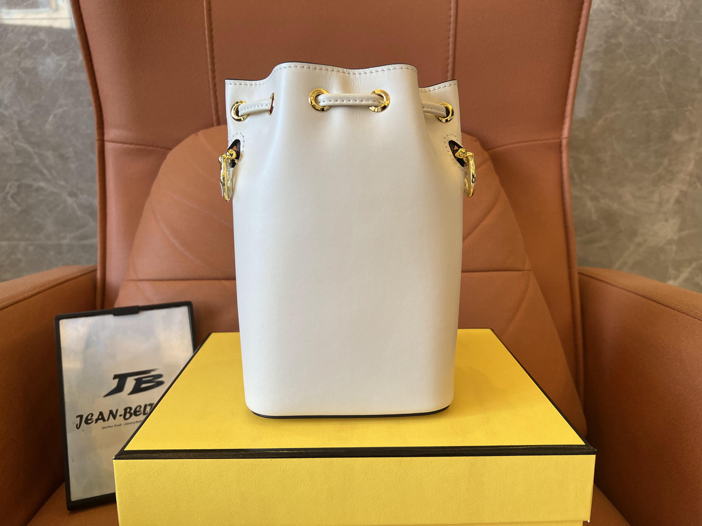 Sac à main mon trésor Fendi nude crème