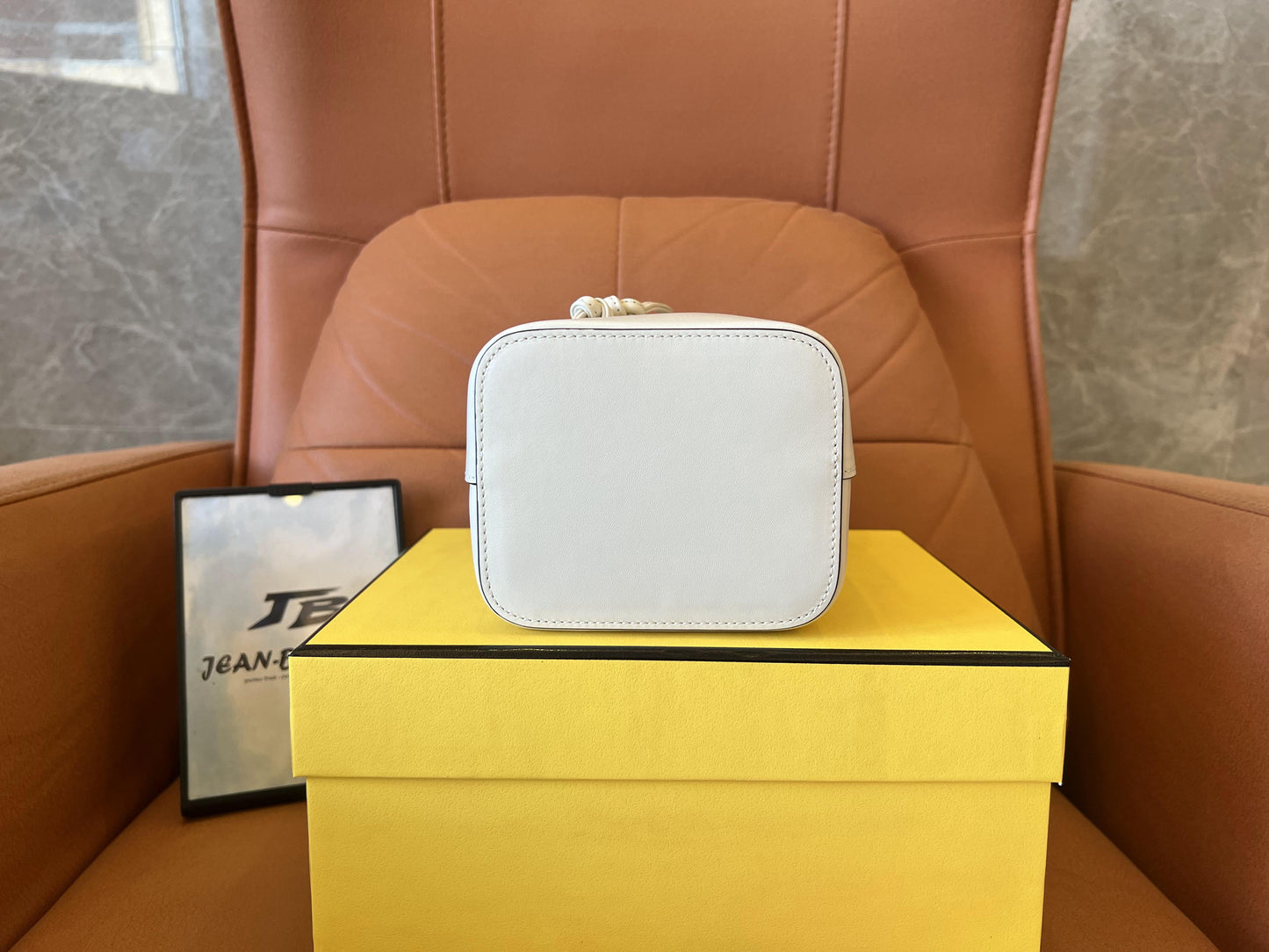 Sac à main mon trésor Fendi nude crème