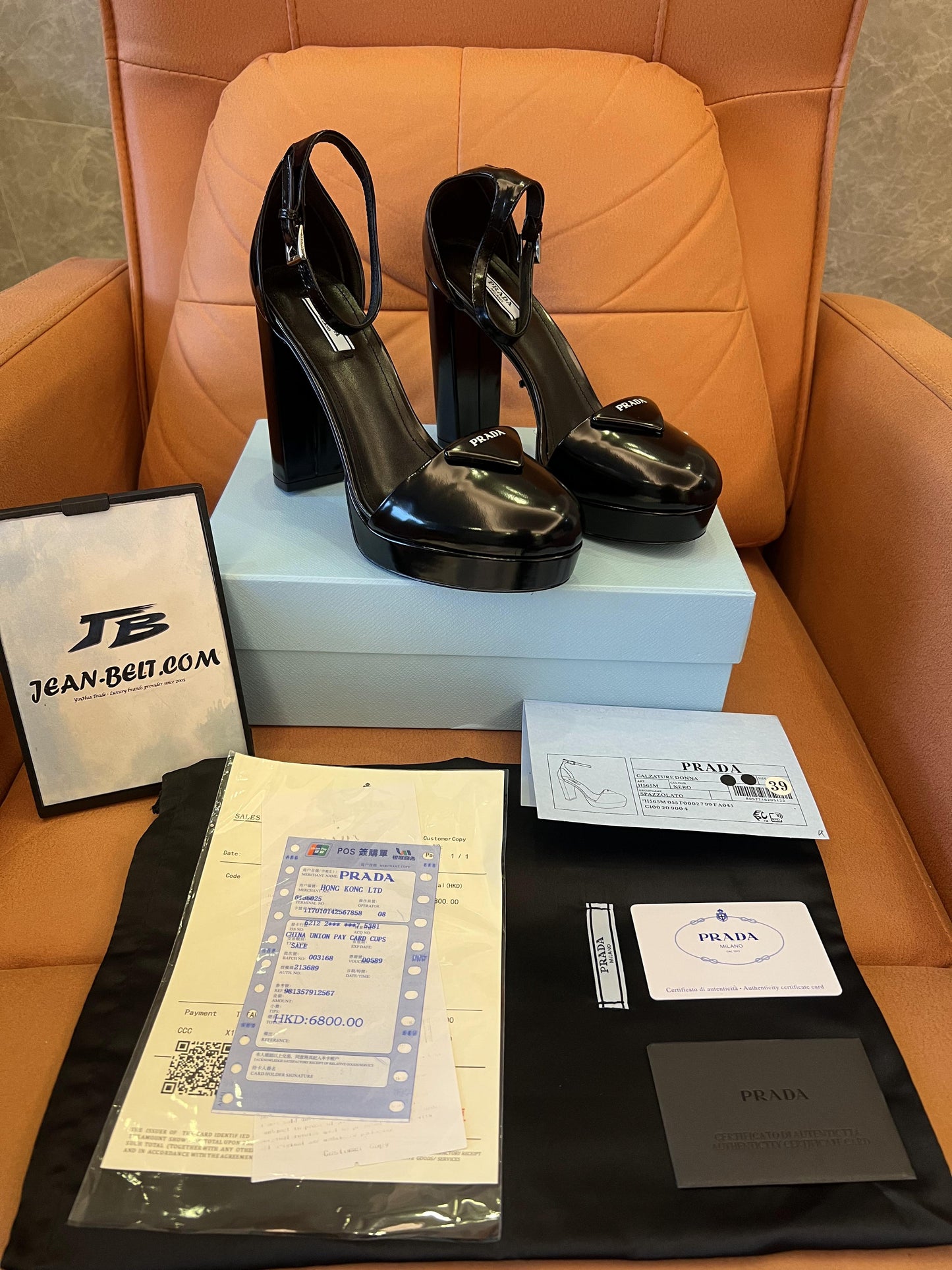 Zapatos de plataforma triangular con logotipo negro de Prada para mujer