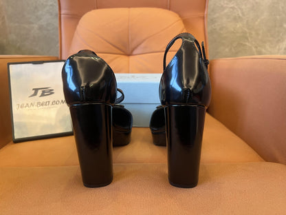 Zapatos de plataforma triangular con logotipo negro de Prada para mujer