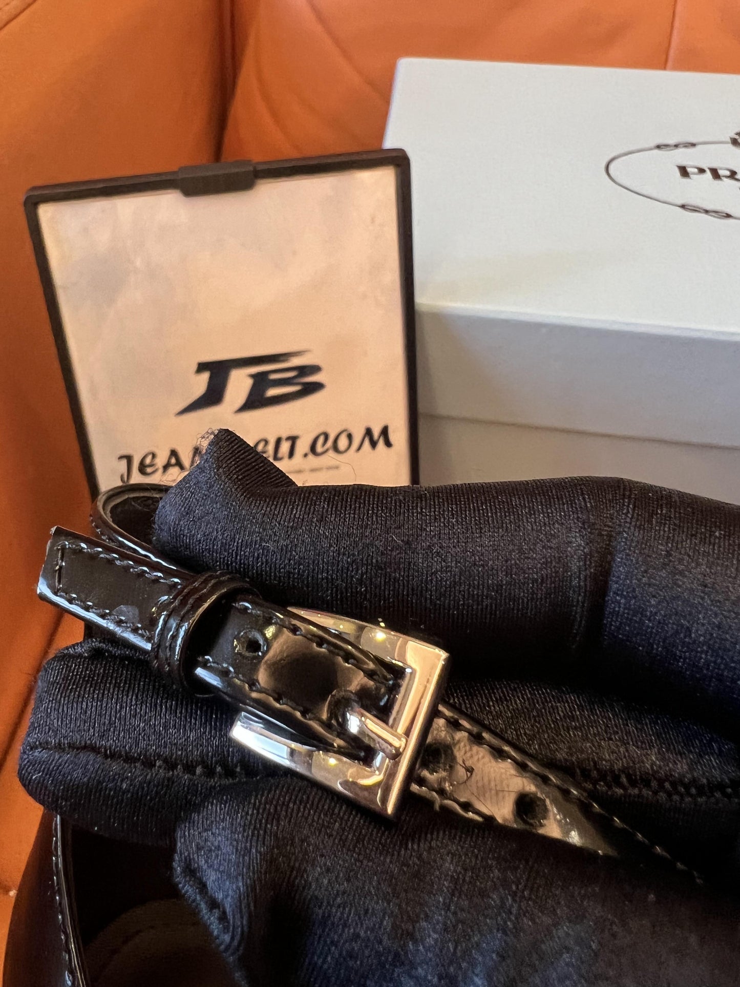 Zapatos de plataforma triangular con logotipo negro de Prada para mujer