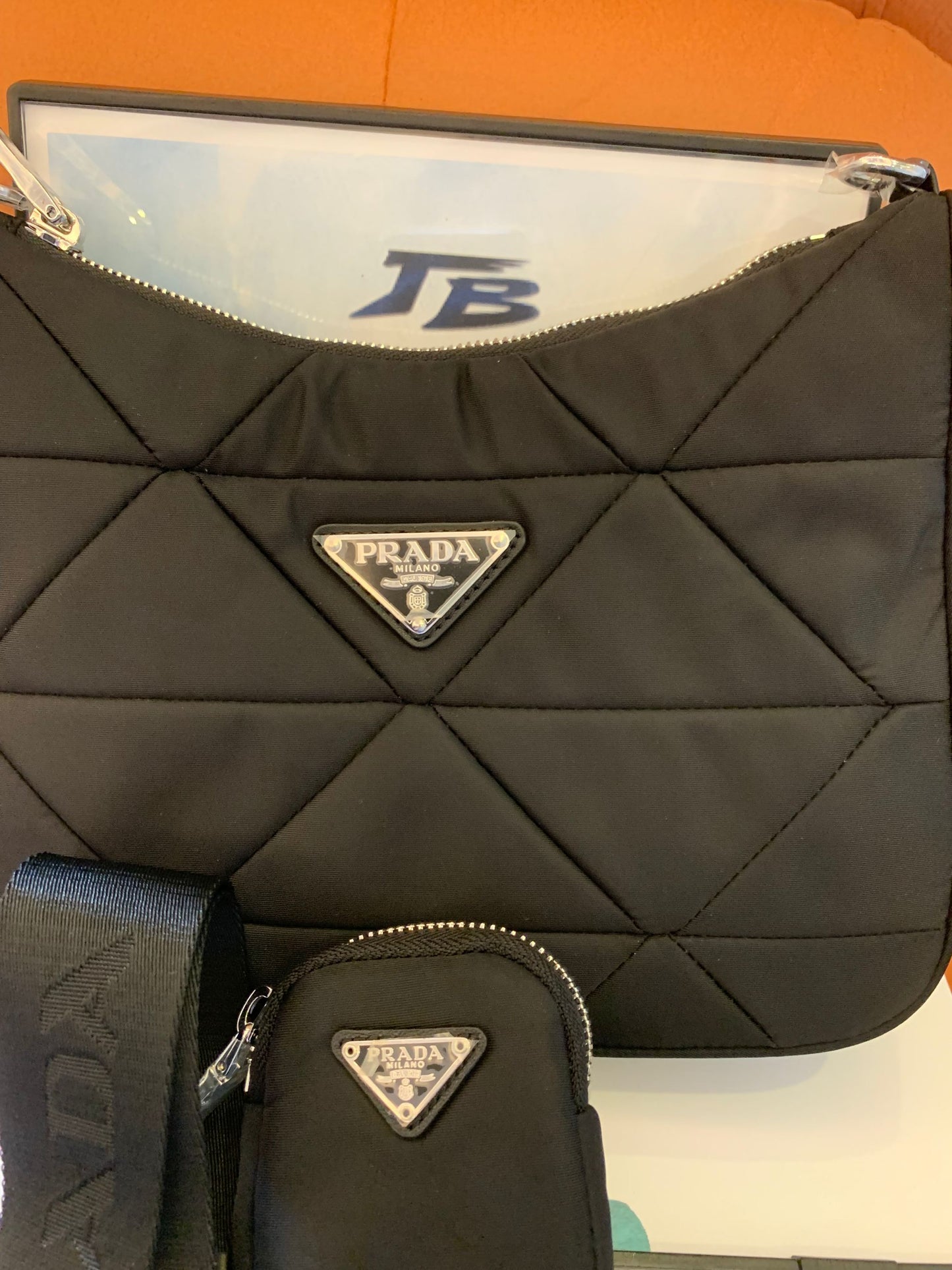 Bolso de hombro Prada acolchado de nailon