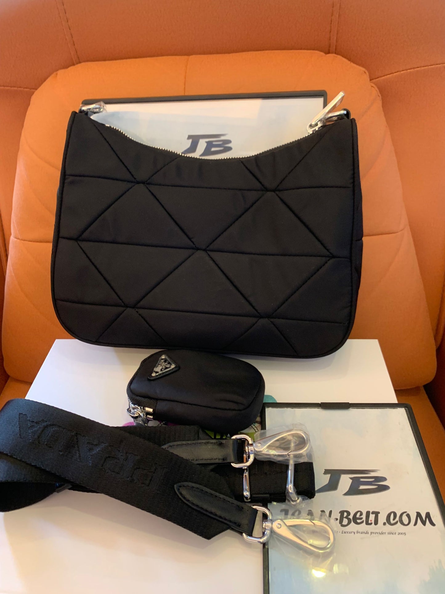 Bolso de hombro Prada acolchado de nailon