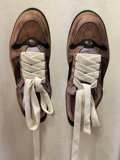 Moletom com logo gráfico da Gucci em creme