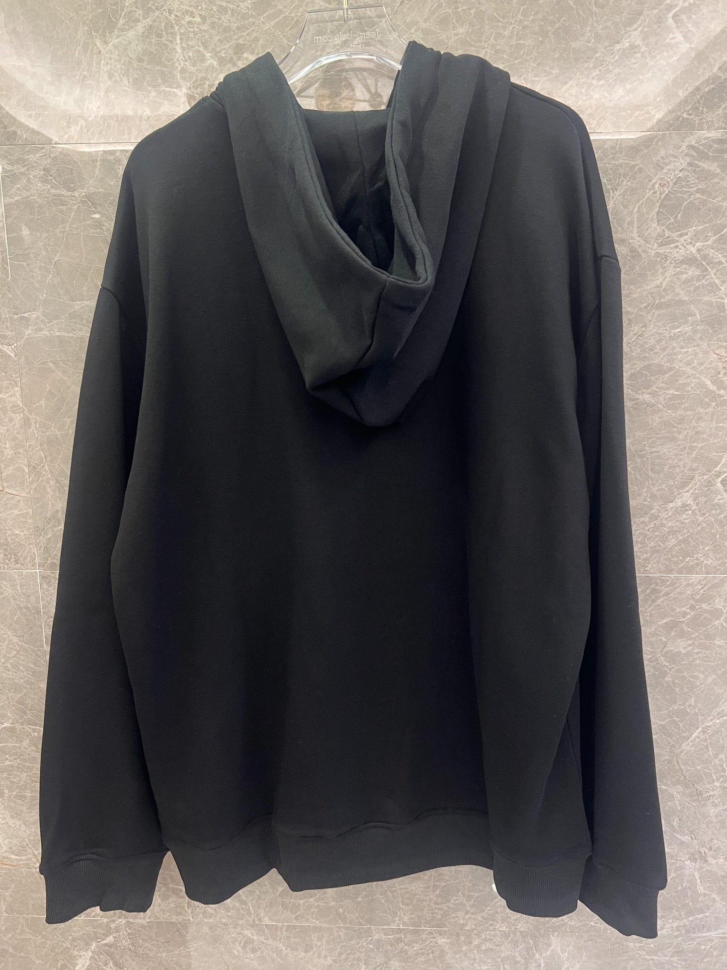Sudadera negra Givenchy Paris con diseño de logotipo icónico