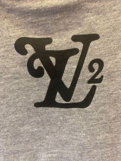 Sudadera gris Louis Vuitton con logotipo LV²