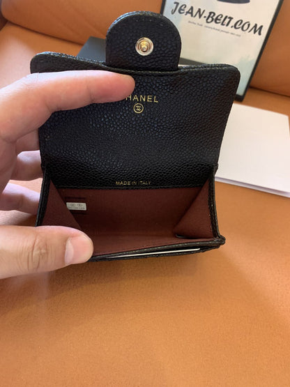 Carteira Chanel Classic em Couro Caviar Acolchoado