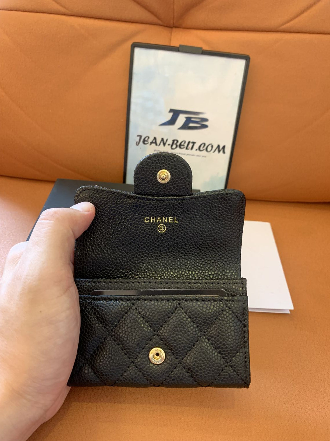 Carteira Chanel Classic em Couro Caviar Acolchoado
