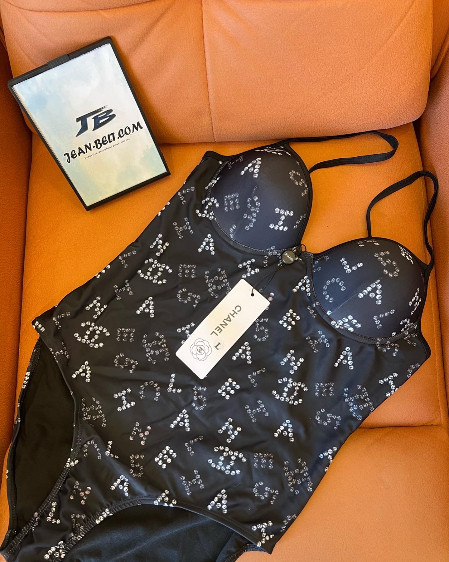 Fato de Banho Preto Chanel de Uma Peça com Design Brilhante