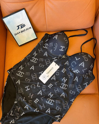 Fato de Banho Preto Chanel de Uma Peça com Design Brilhante