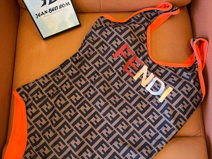 Maiô Fendi monogramado com detalhes neon