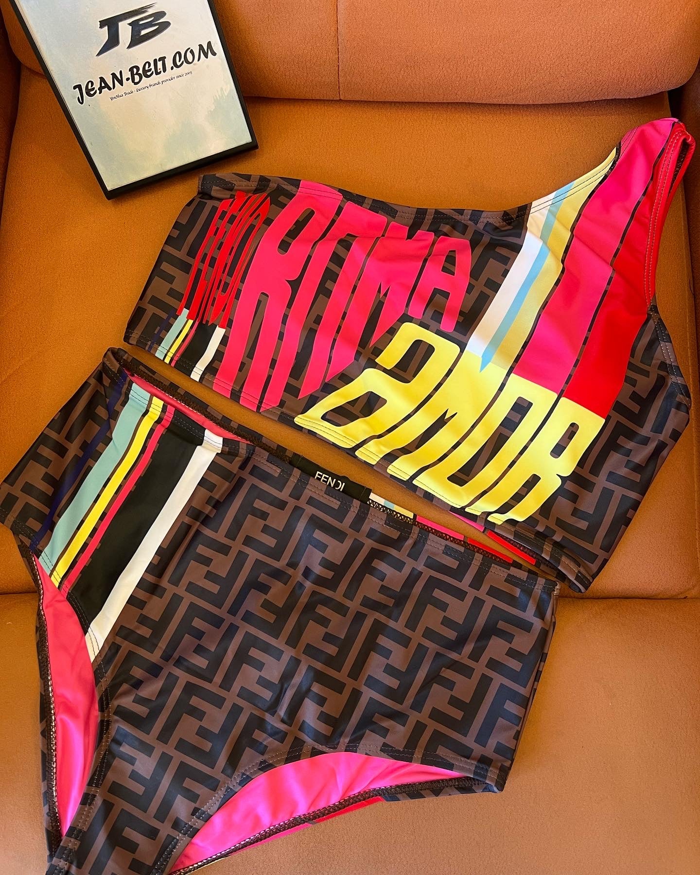 Maiô Fendi de duas peças com monograma e estampas ousadas