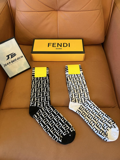 Conjunto de meias Fendi com logotipo FF – preto e branco (2 pares)
