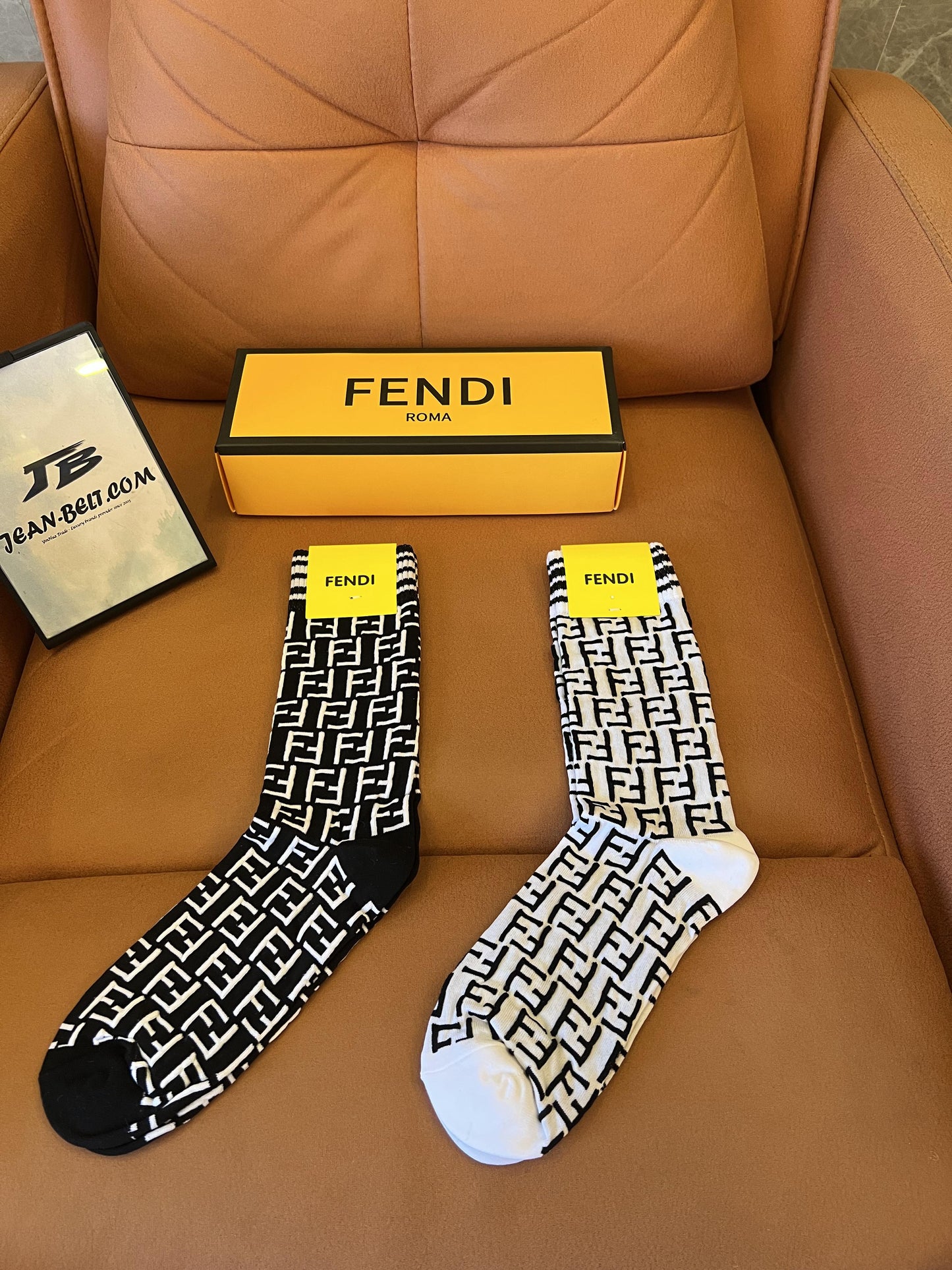 Conjunto de meias Fendi com logotipo FF – preto e branco (2 pares)