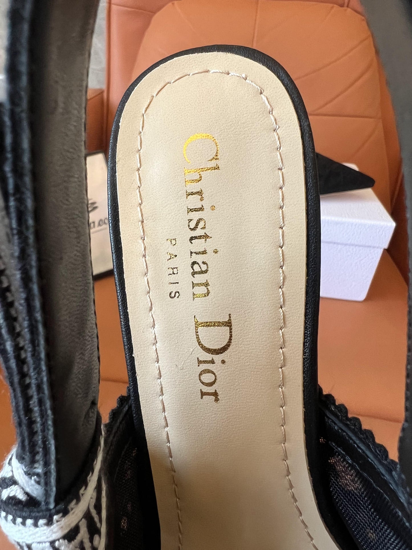 Zapatos de salón con tira trasera J'adior de encaje y malla negros de Christian Dior