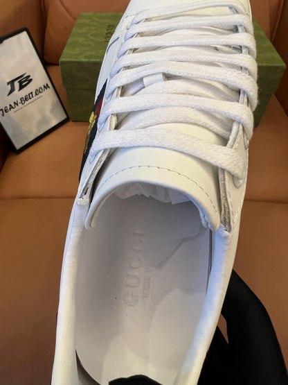 Tênis Gucci Ace Bee Web em couro
