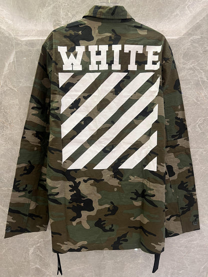 Chaqueta con parche militar de camuflaje de Off-White